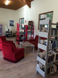 Bibliothèque_Neung-sur-Beuvron_coin salon 2015